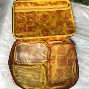 Samantha brown Organizer for traveling